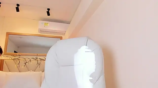 NahimiThompson's Live XXX Chat