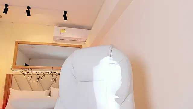 NahimiThompson Adlı Modelin Canlı XXX Sohbeti