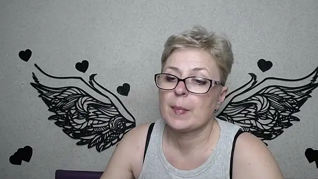 EmiliaGree's Live XXX Chat