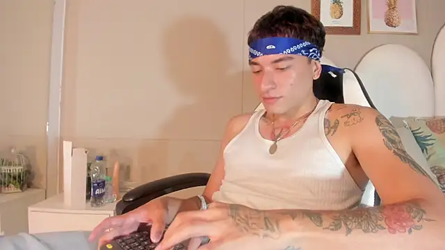 Thiago_2003_ live XXX chat