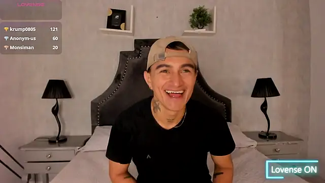 دردشة LiamDeep الجنسية المباشرة