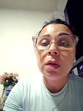 Natural_BIGASS_Nina Adlı Modelin Canlı XXX Sohbeti