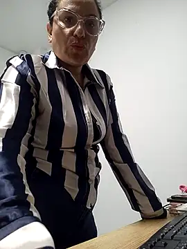 dalia_milf_co Adlı Modelin Canlı XXX Sohbeti