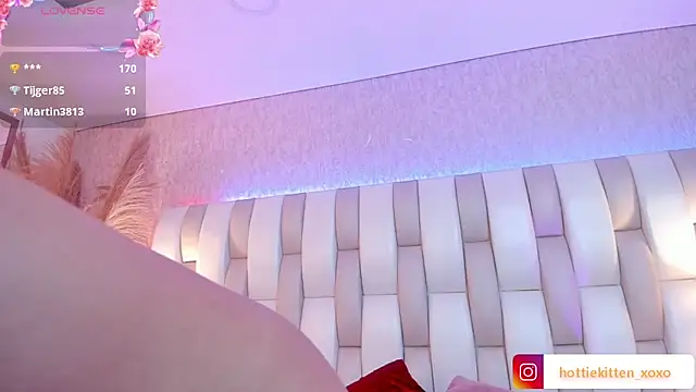 XXX chat uživo modela Viollet_xoxo