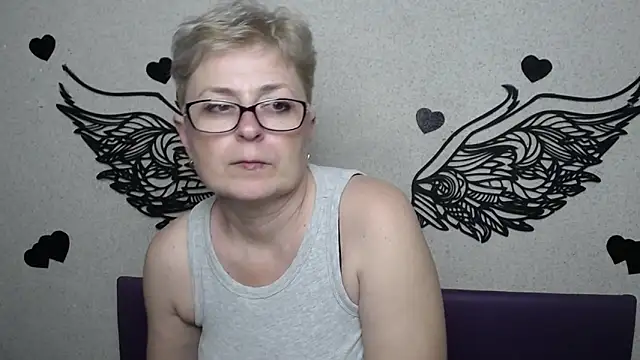 EmiliaGree's Live XXX Chat