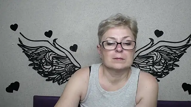 Онлайн чат XXX EmiliaGree