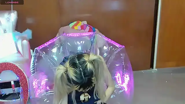 Skinygirl's Live XXX Chat