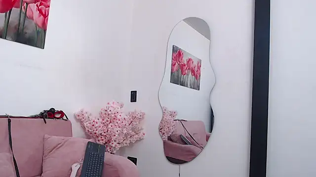 pinky_f00x's Live XXX Chat