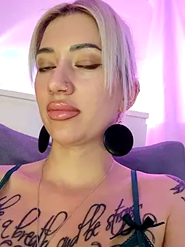 Gina-Lumara Adlı Modelin Canlı XXX Sohbeti