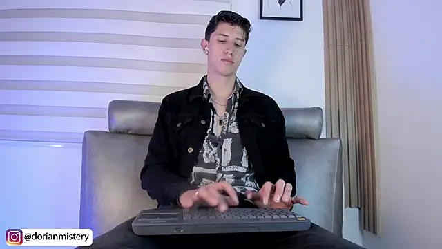 Dorianmistery2322_ Adlı Modelin Canlı XXX Sohbeti