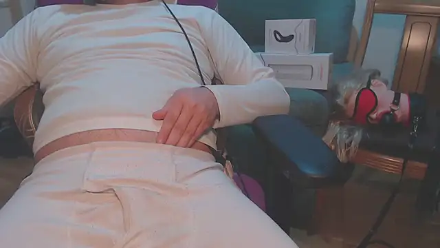 master4subslut: διαδικτυακό σόου στην κάμερα