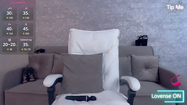 LillySquirtShot Adlı Modelin Canlı XXX Sohbeti