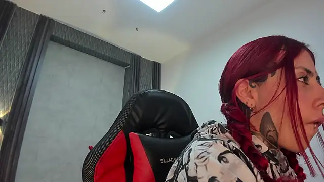 selene_red_ live XXX chat