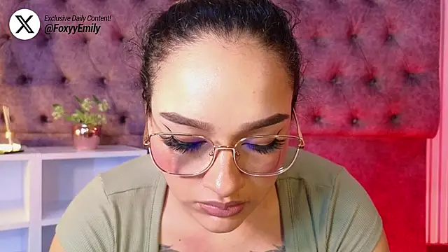 Chat +18 de EMILYY_FOXY ao vivo