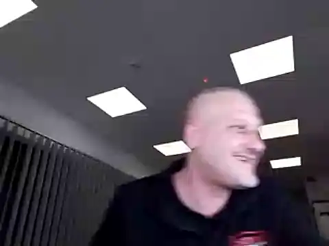 Hisnimin: διαδικτυακό σόου στην κάμερα