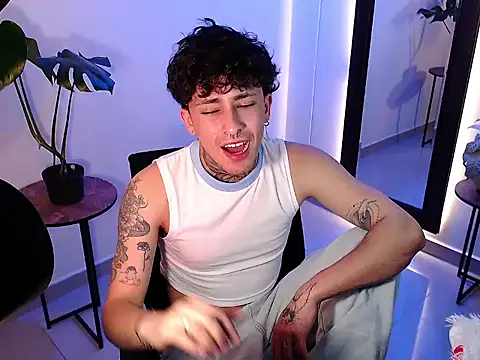 stevennavarro Adlı Modelin Canlı XXX Sohbeti