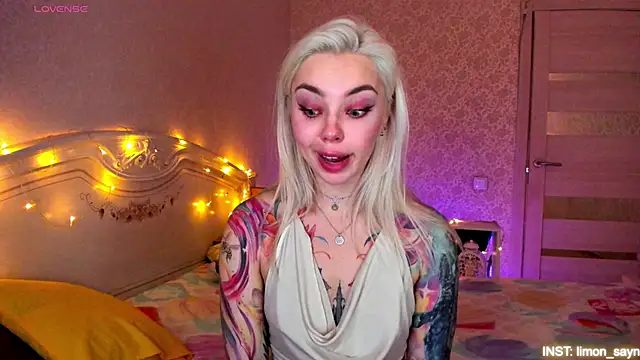Chat XXX en directo de LillyMoure_