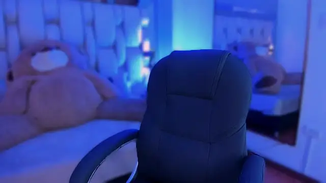 revenmiller_ Adlı Modelin Canlı XXX Sohbeti