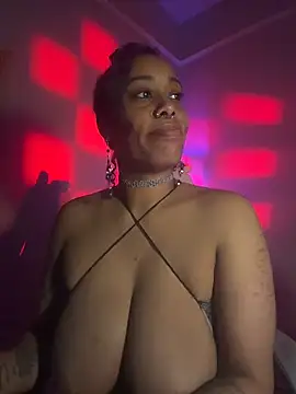 Chatroom XXX en direct de Lunalovesyou8