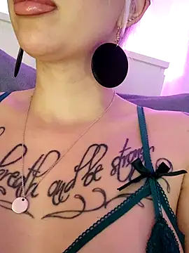 Chatroom XXX en direct de Gina-Lumara