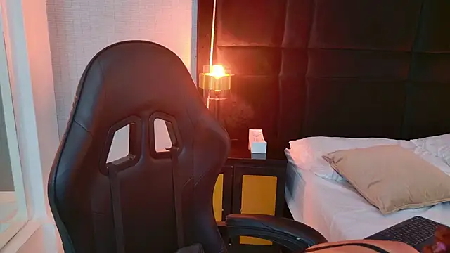 EllaEvanzz 即時 XXX 聊天