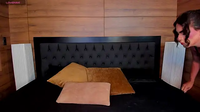 miah_connor Adlı Modelin Canlı XXX Sohbeti