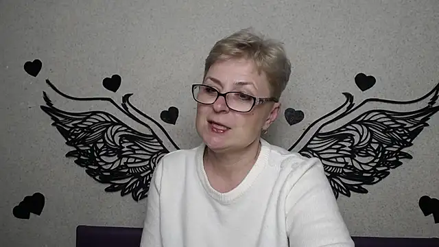 EmiliaGree's Live XXX Chat