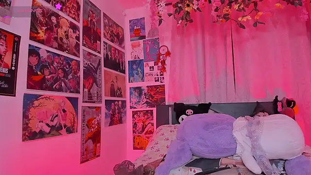 MissCurvyTop's Live XXX Chat