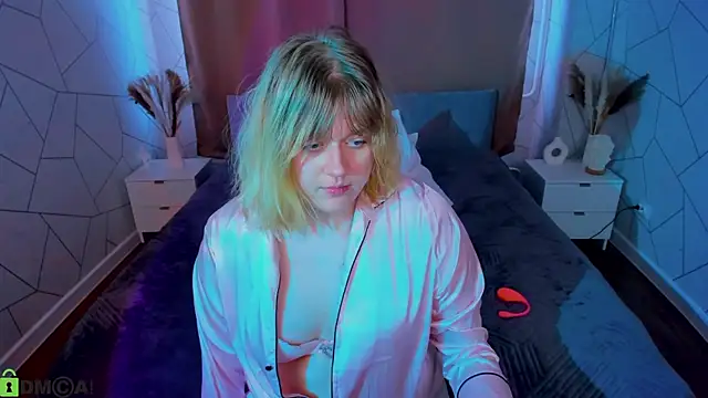 luna_c0ra élő XXX-chatje