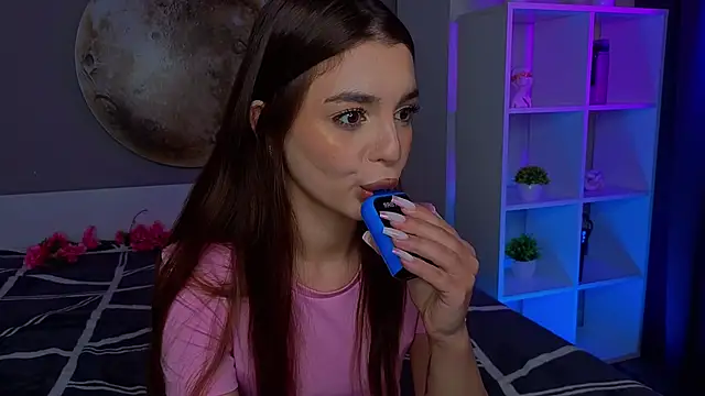 LauraHansil Live XXX-Chat