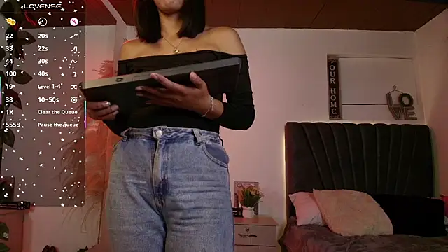 XXX chat uživo modela miaoconell