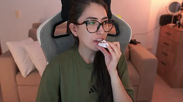 anyacutex Adlı Modelin Canlı XXX Sohbeti