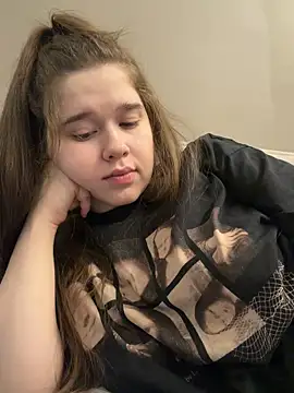 HornyGirlH Show in webcam