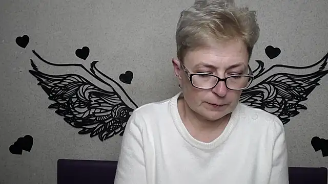 EmiliaGreen Live XXX chat