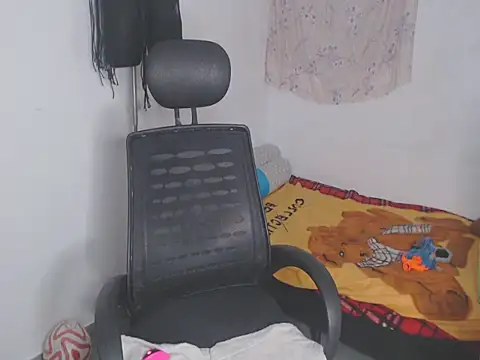 Chat +18 de shayna_cute ao vivo