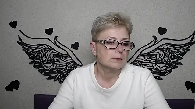 EmiliaGree's Live XXX Chat