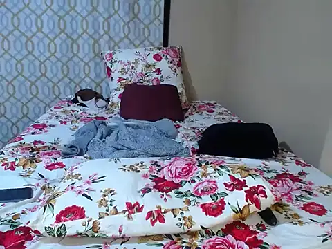 Chat XXX en directo de GoldenPearl23