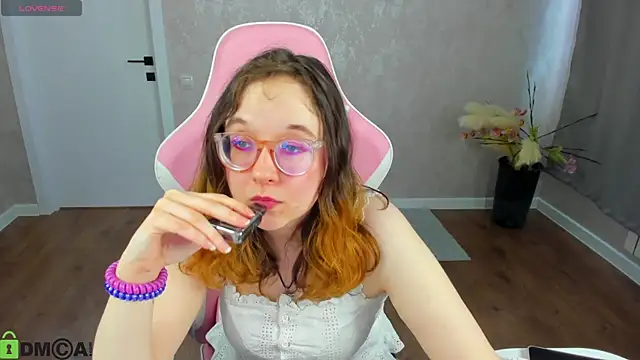 Aleks-caster Live XXX-chat