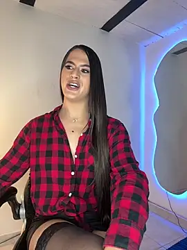 Show modela Naughtysofiaa na web-kameri