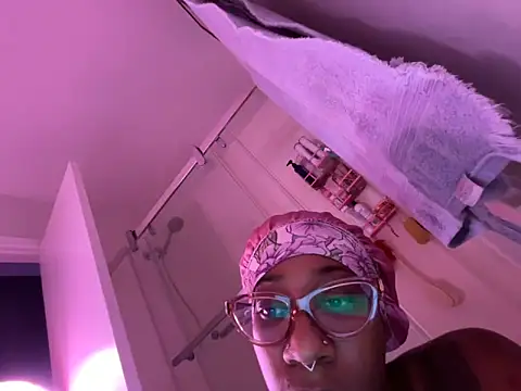 VixenCapri 라이브 XXX 채팅