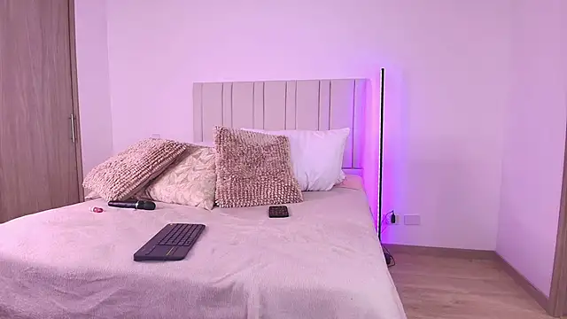 Anna-Lynn Chat XXX in diretta