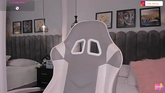 cute__cherry_'s Live XXX Chat