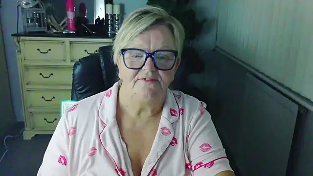 BridgetBlueEyes: онлайн-секс-чат