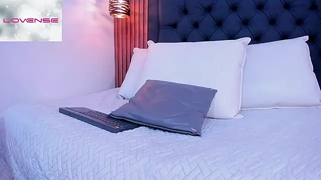 Hisoka_011 webcam show