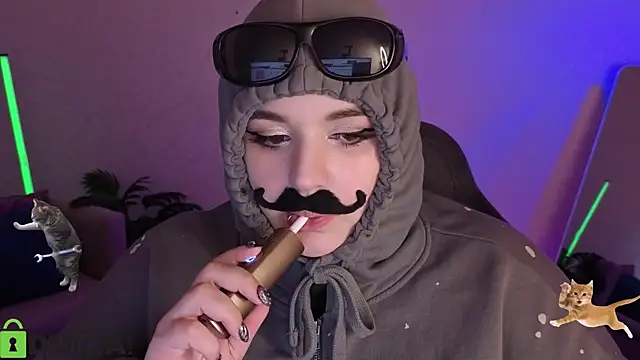 Mia_R0ss élő XXX-chatje