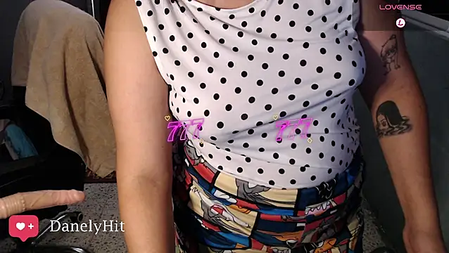 Chat +18 de DanelyLopez ao vivo