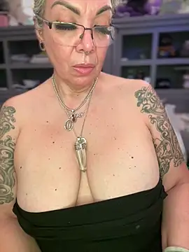 dieseldame1313 Chat XXX in diretta