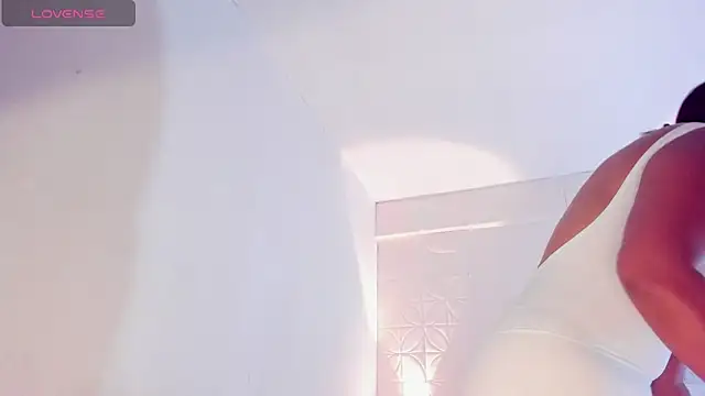 XXX chat uživo modela EmillyLim