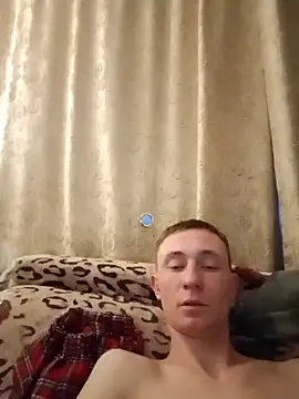 Bit_Alis: διαδικτυακό σόου στην κάμερα