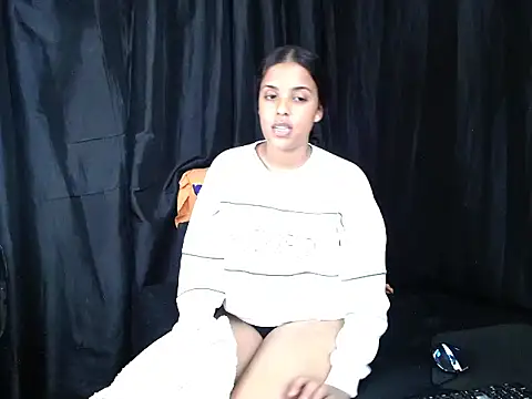 indianmaxine07 Show in webcam